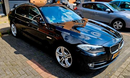 BMW 5-Serie 520i 184pk Aut. 2013 Zwart, Auto's, BMW, Particulier, 5-Serie, Benzine, A, Sedan, Automaat, Origineel Nederlands, Zwart
