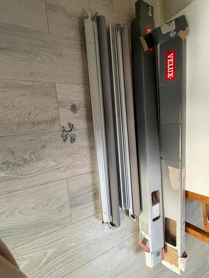 Velux rolgordijn, Huis en Inrichting, Stoffering | Gordijnen en Lamellen, Gebruikt, 50 tot 100 cm, Grijs, Ophalen of Verzenden