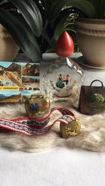 Vintage souvenir koebellen Oostenrijk e.a./ansichtkaart/fles, Ophalen of Verzenden