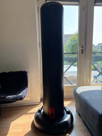 Bokszak Outshock incl. 2 paar handschoenen beschikbaar voor biedingen