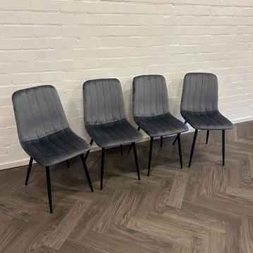 4 Fluwelen Eetkamerstoelen Blauw Grijs beschikbaar voor biedingen