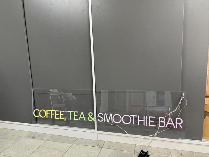 Neon sign “COFFEE, TEA & SMOOTHIE BAR” – werkt perfect, Huis en Inrichting, Overige Huis en Inrichting, Ophalen