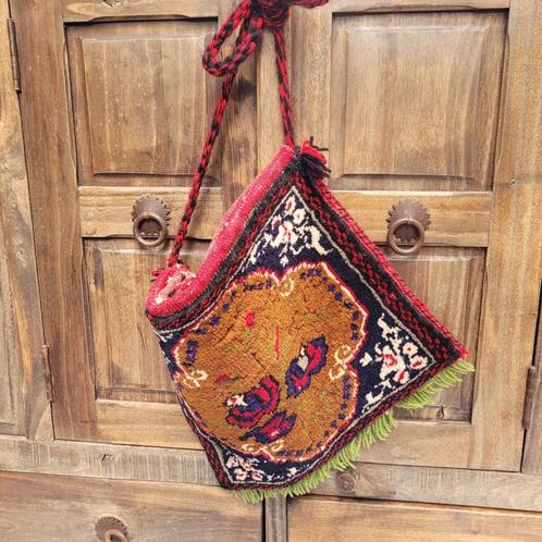 vintage tapijt tasje, Antiek en Kunst, Antiek | Kleden en Textiel, Ophalen of Verzenden