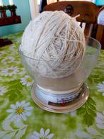 2 bollen wol schapen hand gesponnen hand made retro, Hobby en Vrije tijd, Ophalen of Verzenden, Zo goed als nieuw, Breien of Haken
