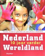 NEDERLAND WERELDLAND: 10 JAAR VERDER - 4de ITEM GRATIS, 20e eeuw of later, Nieuw, Pim van Schaik, Ophalen of Verzenden