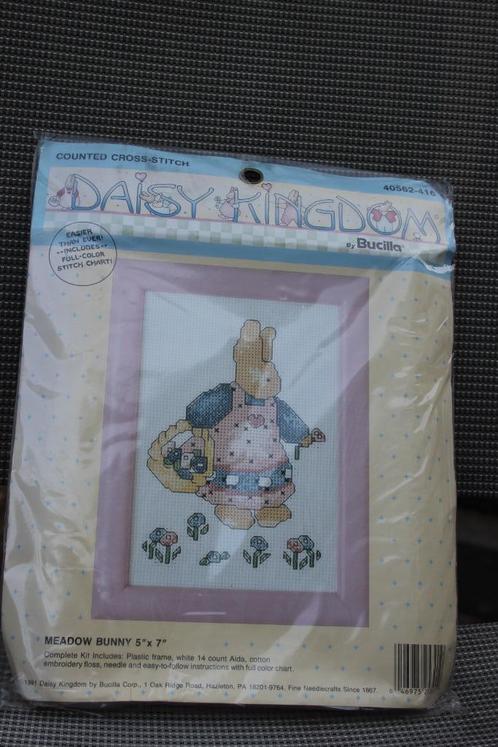 Compleet borduurpakket Bucilla Meadow bunny, Hobby en Vrije tijd, Borduren en Borduurmachines, Nieuw, Borduurpakket, Handborduren