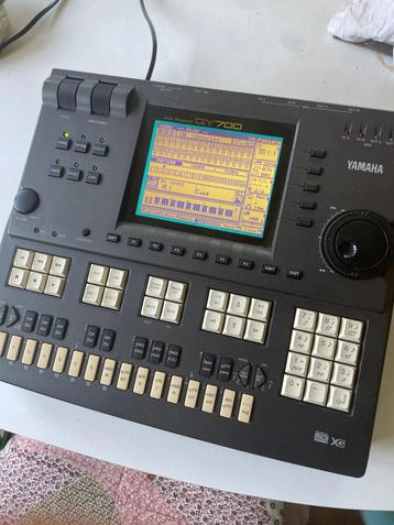 Yamaha QY700 beschikbaar voor biedingen