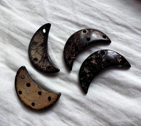 +/- 250 gram Bruine kokos halve maan kralen met vele gaatjes, Hobby en Vrije tijd, Kralen en Sieraden maken, Gebruikt, Kraal, Verzenden