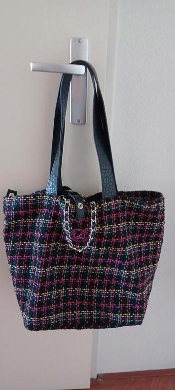 All time favourites tas Paris beschikbaar voor biedingen