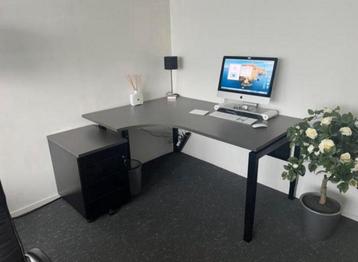 Hoekbureau met ladenblok