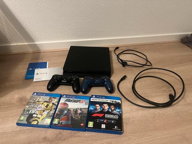 Playstation 4, Spelcomputers en Games, Spelcomputers | Sony PlayStation 4, Gebruikt, Slim, 500 GB, Met 2 controllers, Met games