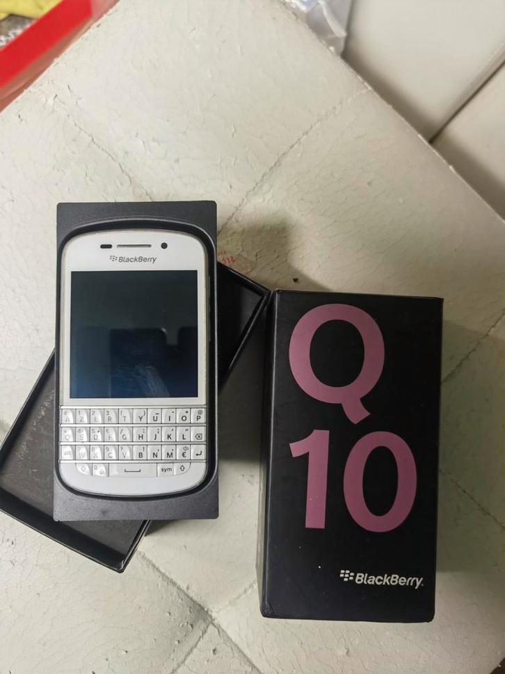BlackBerry Q10 Wit - In Doos AZERTY toetsenbord, Telecommunicatie, Mobiele telefoons | Hoesjes en Frontjes | Blackberry, Gebruikt