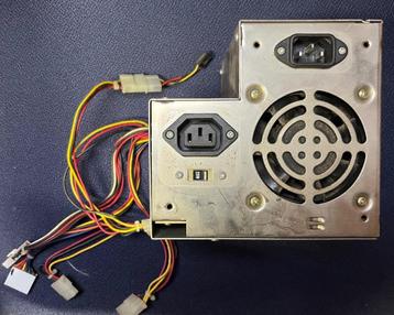 PC voeding voor desktop werkt perfect kan hier getest worden beschikbaar voor biedingen