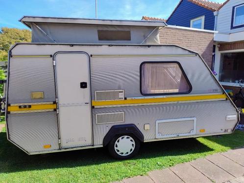 Kip Kompakt 37 met hefdak, Caravans en Kamperen, Caravans, Particulier, tot en met 2, 500 - 750 kg, Standaardzit, Kip, Omvormbare zithoek