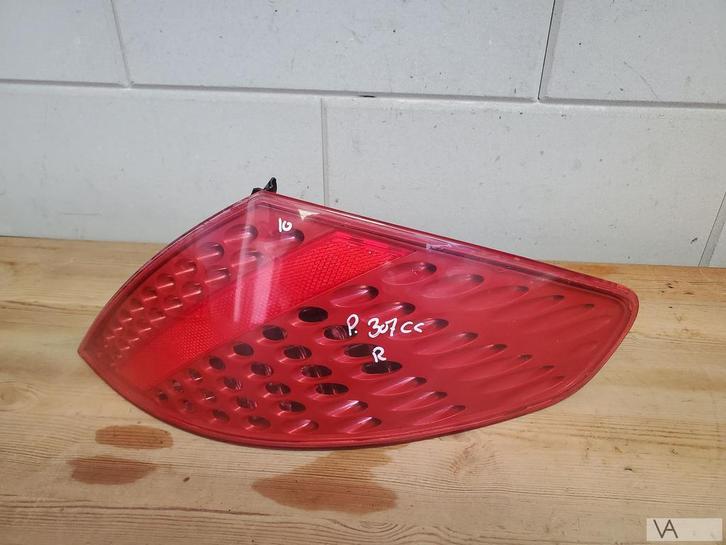 Peugeot 307 cc cabrio achterlicht rechts op de auto €150 R10, Auto-onderdelen, Verlichting, Peugeot, Gebruikt, Ophalen of Verzenden