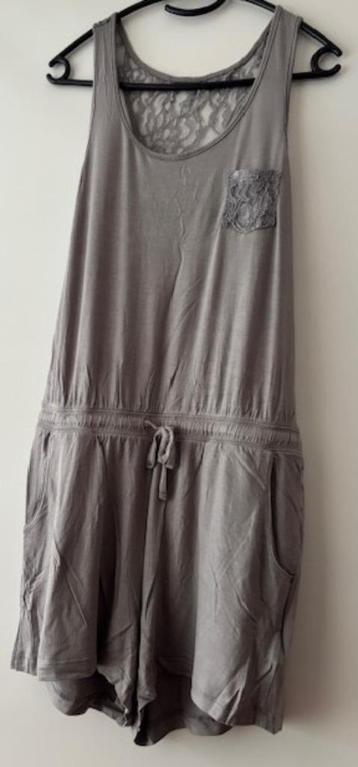 Korte jumpsuit - S - grijs - steekzakken - kant - nieuw beschikbaar voor biedingen