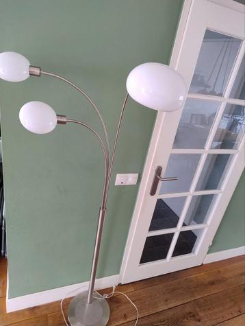 Staande led lamp beschikbaar voor biedingen