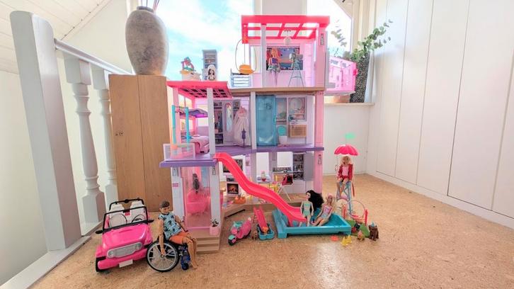 Groot Barbiehuis met extra toebehoren, Kinderen en Baby's, Speelgoed | Overig, Zo goed als nieuw, Jongen of Meisje, Ophalen