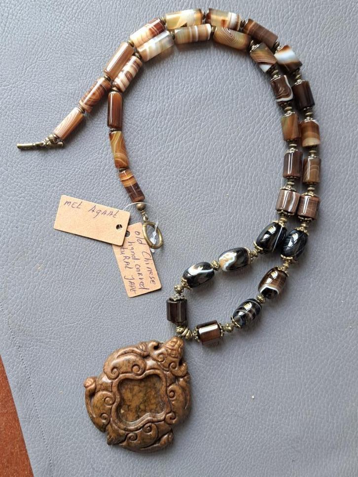 099 Ketting met Antique hand-carved natural Jade pendant Os, Antiek en Kunst, Kunst | Niet-Westerse kunst, Ophalen of Verzenden