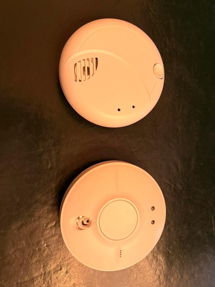 Brandmelder / rookmelder met 230v en doorschakeling, Doe-het-zelf en Verbouw, Alarmsystemen, Zo goed als nieuw, Detector, Sensor of Melder