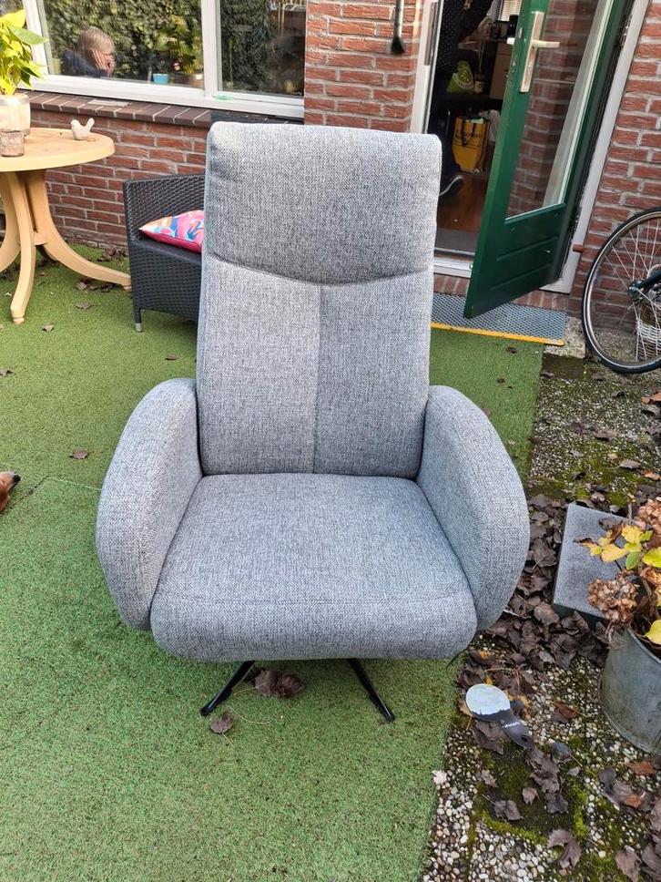 Comfortabele draaifauteuil, Huis en Inrichting, Fauteuils, Zo goed als nieuw, Metaal, Stof, 75 tot 100 cm, Minder dan 75 cm, Ophalen