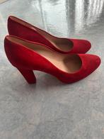 Unisa pumps, Ophalen of Verzenden, Zo goed als nieuw, Rood, Pumps
