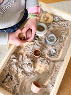 Mooie houten bak met kinetisch zand en speelgoed, Kinderen en Baby's, Speelgoed | Educatief en Creatief, Ophalen of Verzenden
