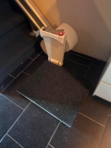 Honden traplift beschikbaar voor biedingen