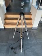 Driepoot staande lamp - hoogte verstelbaar & voetschakelaar, Huis en Inrichting, Lampen | Vloerlampen, Ophalen of Verzenden, Zo goed als nieuw