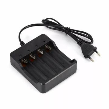 Te koop 3.7 Volt batterij accu lader voor 4  18650 batterije beschikbaar voor biedingen