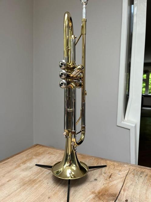 TROMPET Bach tr600, Muziek en Instrumenten, Blaasinstrumenten | Trompetten, Zo goed als nieuw, Met koffer, Ophalen