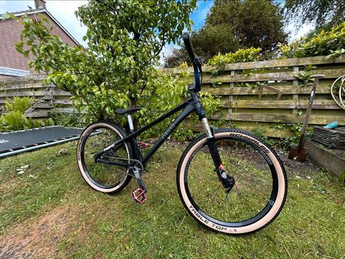 Radon Slush dirtjumper Crankworx fiets van Niels Bensink!!, Fietsen en Brommers, Fietsen | Crossfietsen en BMX, Zo goed als nieuw