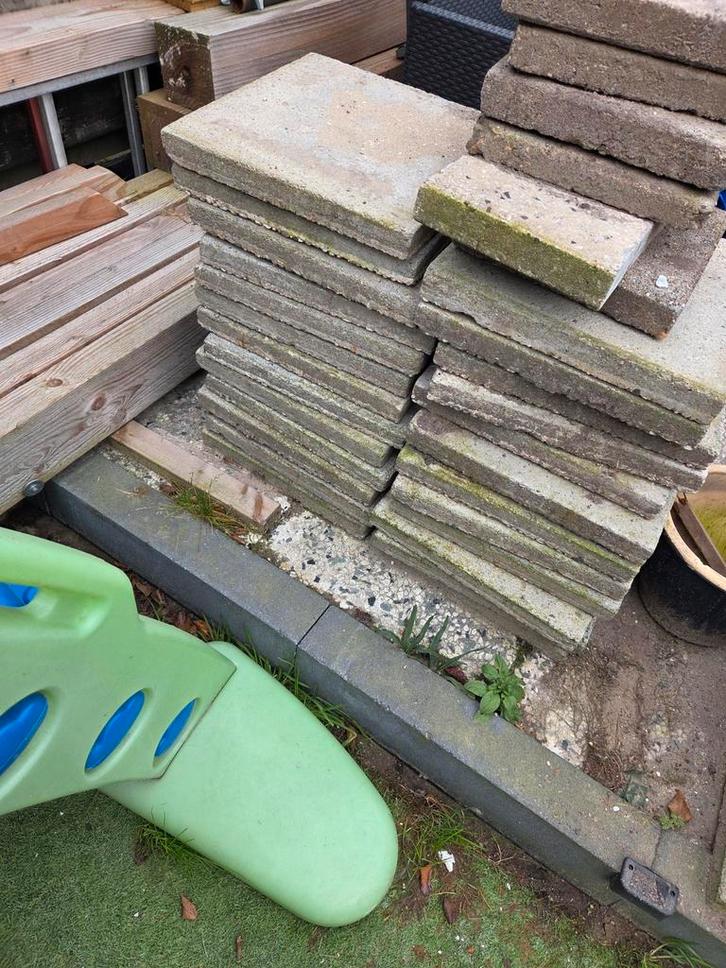 Gratis Grindtegels - 26x 40x40 & 4x 50x50, Tuin en Terras, Tegels en Klinkers, Gebruikt, Terrastegels, Beton, Minder dan 5 m²