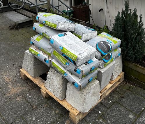 Beton blokken en beton zakken als ballast woonark (Gratis), Doe-het-zelf en Verbouw, Metselstenen, Gebruikt, Beton, Ophalen