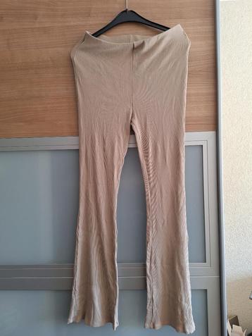Beige flared broek maat M beschikbaar voor biedingen