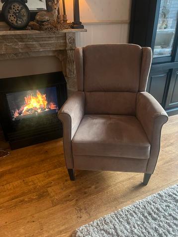 Als nieuw: oorfauteuil Nederlands fabrikaat 1 jr oud beschikbaar voor biedingen