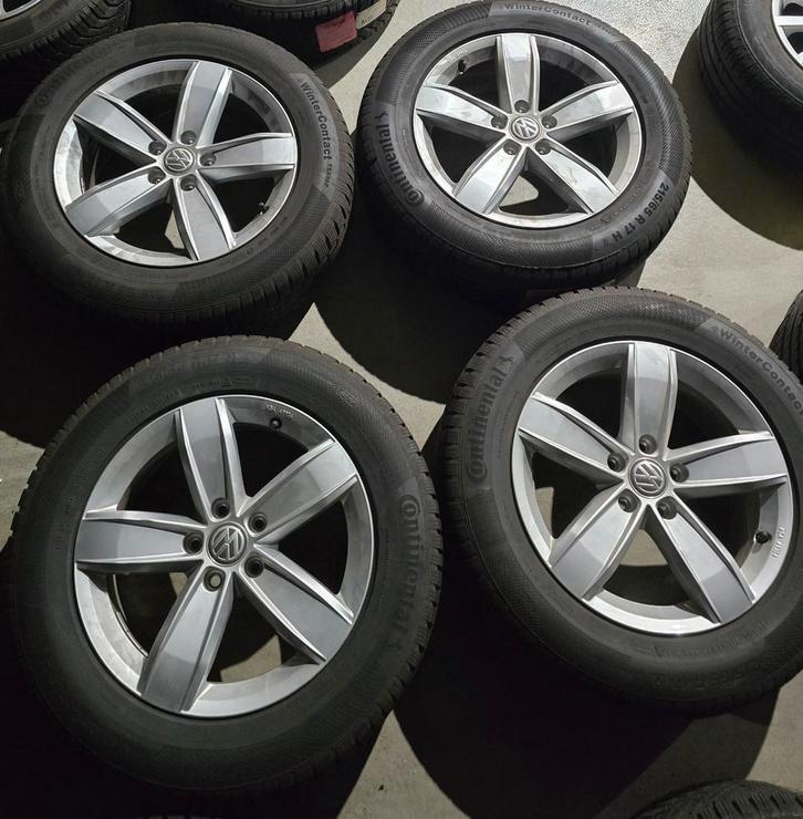 VW 17 inch velgen met winterbanden 215/60R17, Auto-onderdelen, Banden en Velgen, Banden en Velgen, Winterbanden, 17 inch, 215 mm
