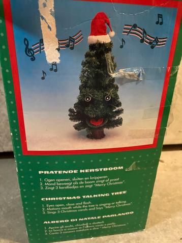 Zingende kerstboom met ogen en mond beschikbaar voor biedingen