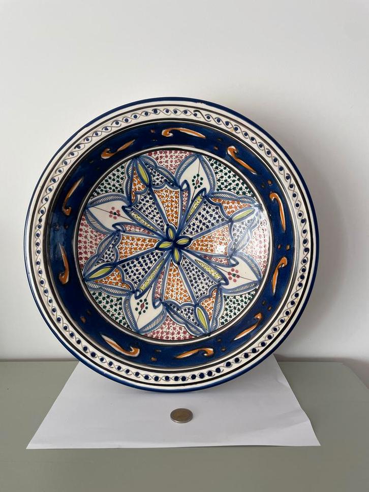 Handgemaakte Schaal uit Tunesië, Huis en Inrichting, Woonaccessoires | Schalen en Manden, Zo goed als nieuw, Schaal, Rond, Porselein of Keramiek