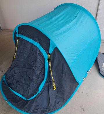 Pop Up Tent  2 sec Mooie tent voor  2 personen Het is een op beschikbaar voor biedingen