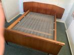 Vintage bed met nachtkastje, Huis en Inrichting, Slaapkamer | Bedden, Ophalen, Gebruikt, Eenpersoons, Vintage