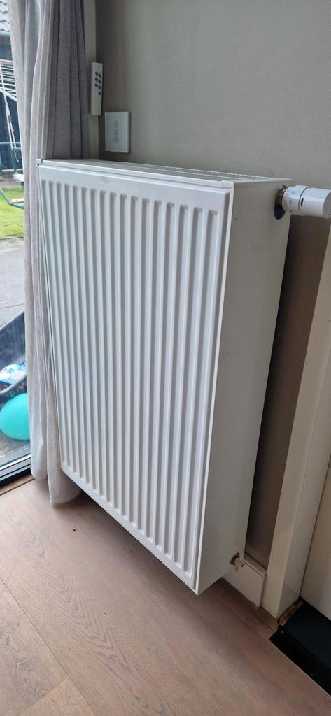 Radiator, Doe-het-zelf en Verbouw, Verwarming en Radiatoren, Zo goed als nieuw, Radiator, 30 tot 80 cm, Ophalen