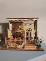 Kleermaker miniatuur huis nieuw al gemaakt, Hobby en Vrije tijd, Ophalen, Zo goed als nieuw, Groter dan 1:32