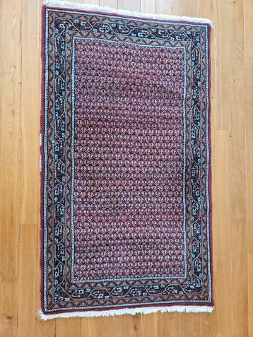 Vintage Perzisch tapijt, handgeknoopt, rood beschikbaar voor biedingen