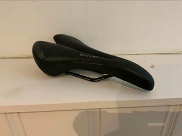 Selle Italia Shiver zadel en Giant Contact beschikbaar voor biedingen
