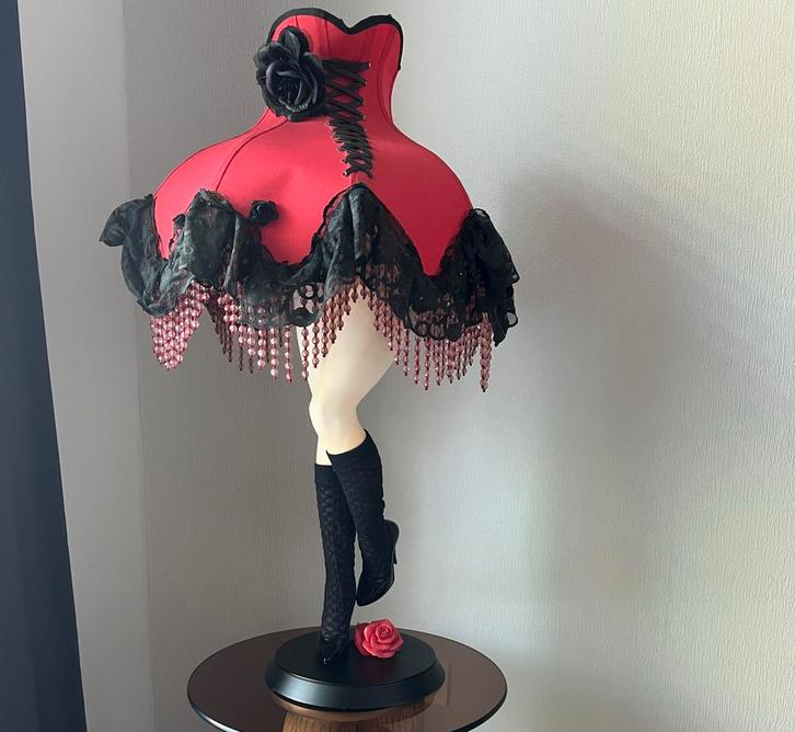 Aparte “Moulin Rouge“ Lamp, Huis en Inrichting, Lampen | Tafellampen, Zo goed als nieuw, Minder dan 50 cm, Ophalen