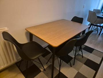 Leuke eetkamerset beschikbaar voor biedingen