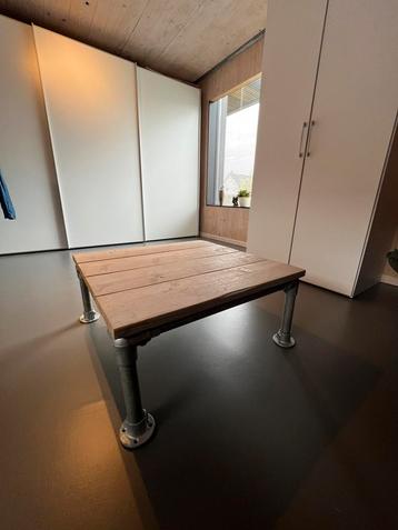 Steigerhouten salontafel met steiger poten beschikbaar voor biedingen