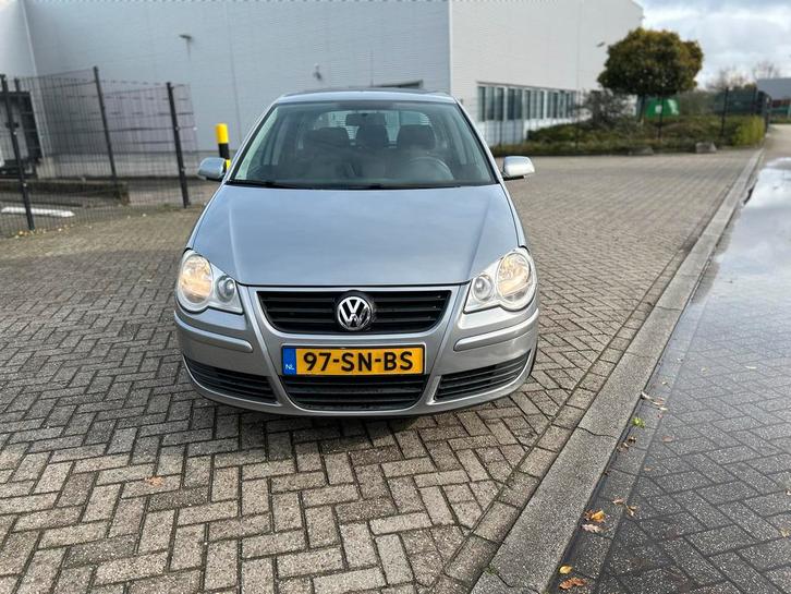 Volkswagen Polo 1.4 55KW 2006 Grijs, Auto's, Volkswagen, Polo, Benzine, D, Hatchback, Handgeschakeld, Origineel Nederlands, Zilver of Grijs