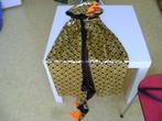 goudkleurige drakencape met oranje schubben 1.05 lang cappuc, Kinderen en Baby's, Ophalen of Verzenden, Zo goed als nieuw, 122 t/m 128